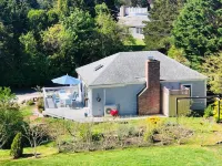 Large Outdoor Deck and Close to Nauset Beach - Charming Cottage Hotels near Church of the Transfiguration