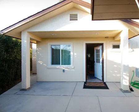 Charming 2- bedroom house close to sequoia national park with EV charging