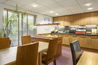 Ramada by Wyndham Bristol West - 朝食
