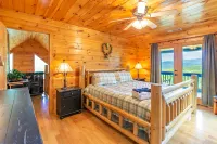 Mountain View and Game Room - Charming Secluded Retreat