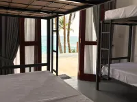 Surfing Tusker - Thalpe Hotels in Talpe