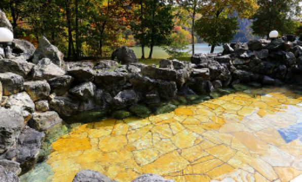 Yuyado Kuttari Onsen Lake Inn