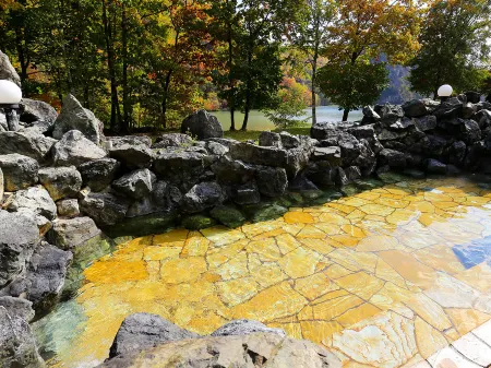 Yuyado Kuttari Onsen Lake Inn