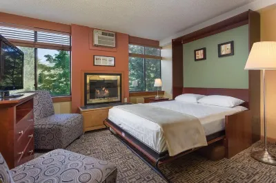 Mountain Side Hotel Whistler by Executive Hotel di Whistler