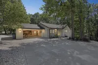 Professionally Designed * Fully renovated Modern MTB Back 40