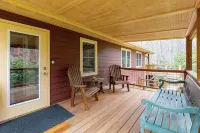 Peaceful Mountain Cabin Nestled on 3.5 Acres - Multi-Tier Deck, Creek Access!