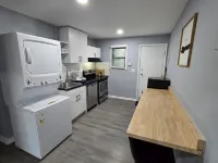 2 King Beds Near Airport - The Silver Hideaway