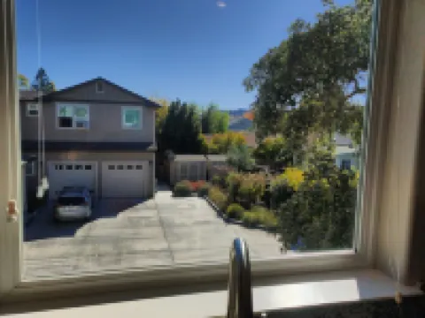 Tranquil Oasis - Private Yard and Serene Setting