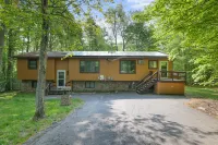 Spacious Deck and Well-Equipped Gym - Inviting Mountain Retreat