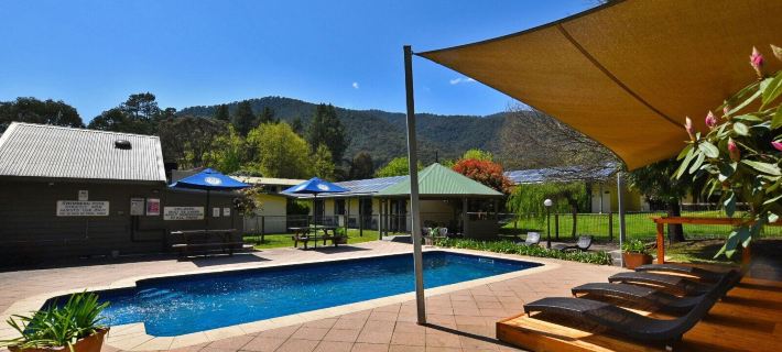 Harrietville Hotel Motel Отели в г. Брайт