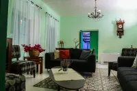 To Konatzi Tis Marikas Tzai Tou Yianni - Villas