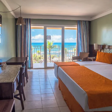 Gran Hotel Stella Maris Urban Resort & Conventions Отели рядом с достопримечательностью «Пляж Итапуа»