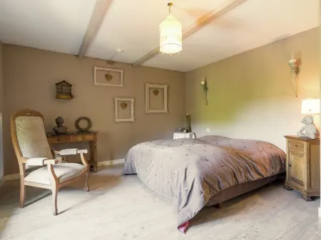 Bièvre Forest-Edge Retreat