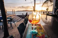 Le Nautique Waterfront Hotel la Digue - bar