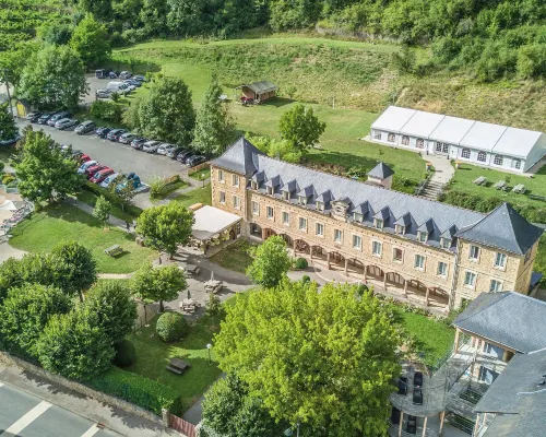 Logis Hotel l'Hôtel des Bains - Salles-la-Source Hotels in Aveyron
