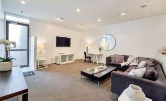 Spacious 2Br Near Westfield Newmarket