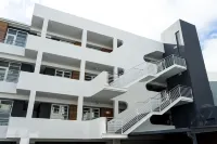 Kayleeway Apartments Отели в г. 