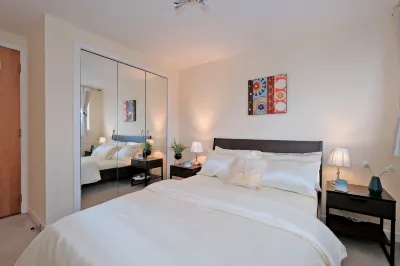 RiverView-2Br-Sleeps4-CityCentre-Parking-FastWiFi