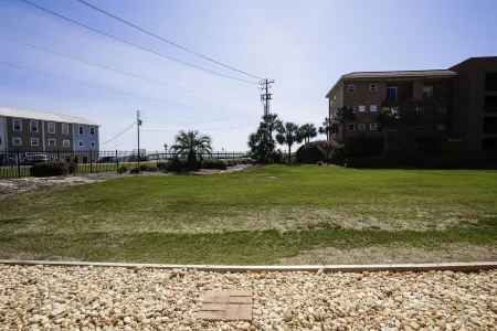 Ciboney Beach Resort Panhandle Getaways Отели рядом с достопримечательностью «Destin FL Rentals»