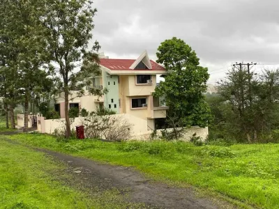 Serene Lake Castle Hotels in Waki Tarf Wada
