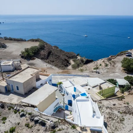 Santorita Suites Отели рядом с достопримечательностью «Пляж Камбия»
