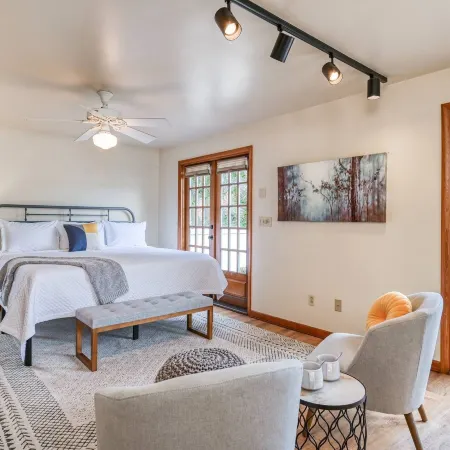 62 Hypolita Carriage House