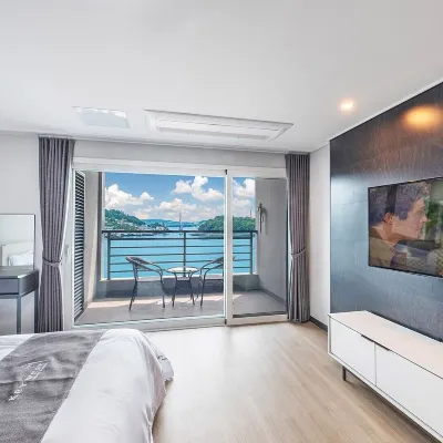 Key West Resort Hotels near Odong Island