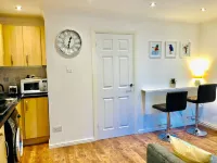 Fountain View 1Br Flat Oxford - Free Parking - Condos