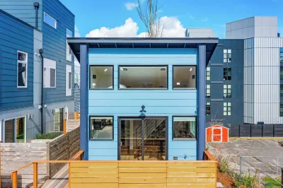 Echo Loft: A Modern Escape Hotel a 