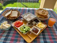 Villa Zoi A Stay to Remember Guesthouse in Elbasan Castle I Via Egnatia I Old Town - breakfast