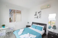 Villa Suri, Luxury Seafront Villa Hotels in Sotira