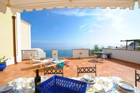 Casa Alessia - Big Terrace on the Sea Ideal for Large Families