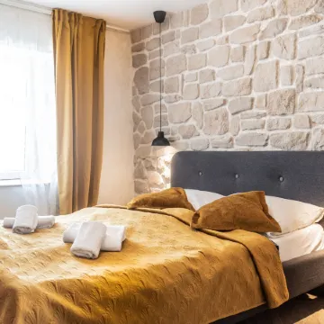 L&B Amphitheater Apartments