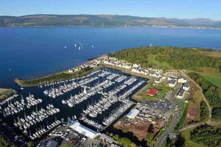 Beautiful 2-Bed Apartment in Inverkip Great Garden Отели в г. Инверкип