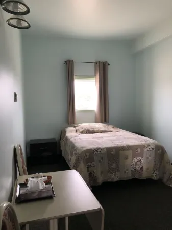 IceBerg Inn