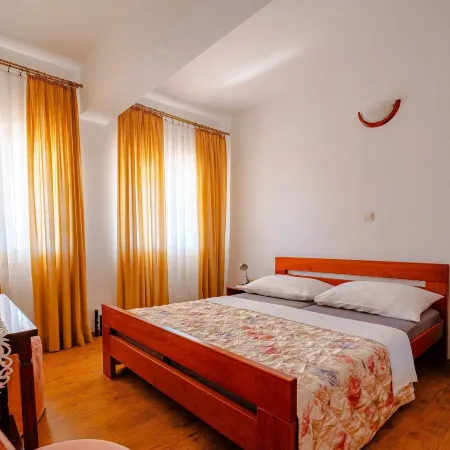 Apartments Mladenka Hotels in Orebic