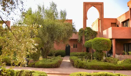 Les Jardins de Zyriab Отели в г. Срейри