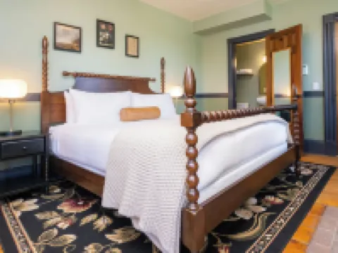 Hideaway Inn Lenox Hotels in Lenox