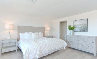 Harbourtown Suites Luxury Condo