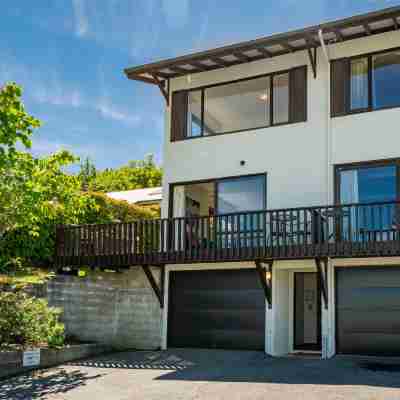 Town Centre Location with Stunning View - Unit 1 Hotel Exterior
