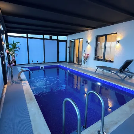 Green Hills Suites