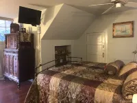 Woldert-Spence Manor Hotels near Lone Star Botanicals