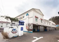 Belita N Goodtime Drive-in Motel