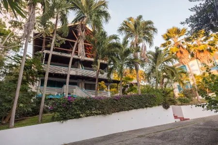 Half Moon Blue Hotel Отели в г. Сигнал Хилл