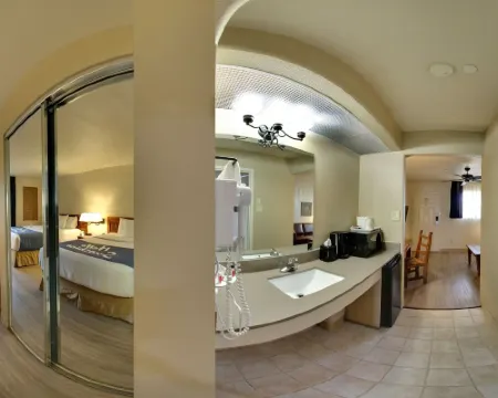 Days Inn & Suites by Wyndham Llano Hotels in Llano