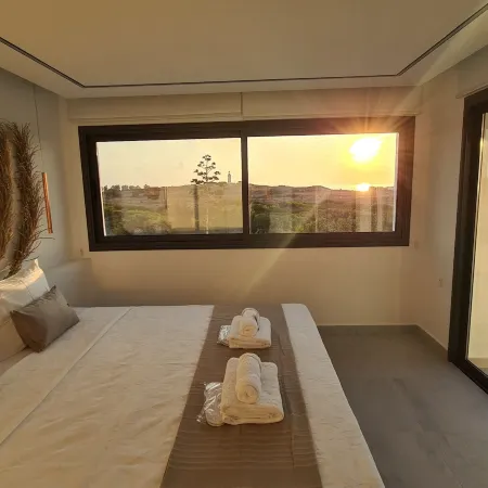 Phaedrus Living: Venus Seaview Lighthouse Villa