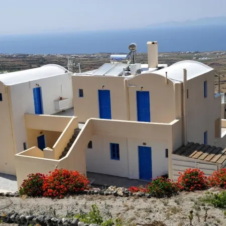 Panorama Oia Apartments Отели рядом с достопримечательностью «Пляж мыса Колумбо»