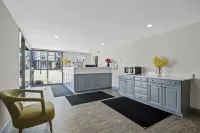 Inn on Arsenal Hotels in Newton