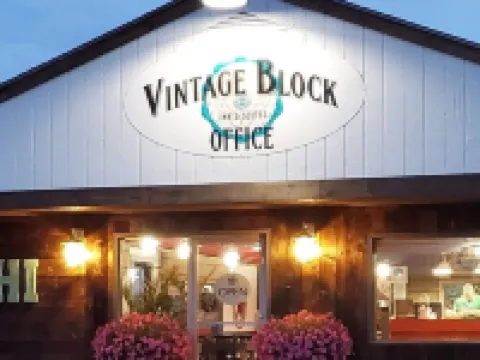 Vintage Block Inn & Suites Hotels in Okoboji
