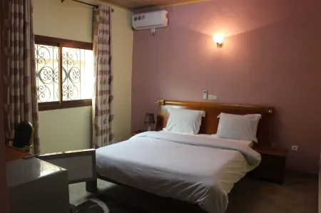 Marhaba Hotel Отели в г. Нгаундере